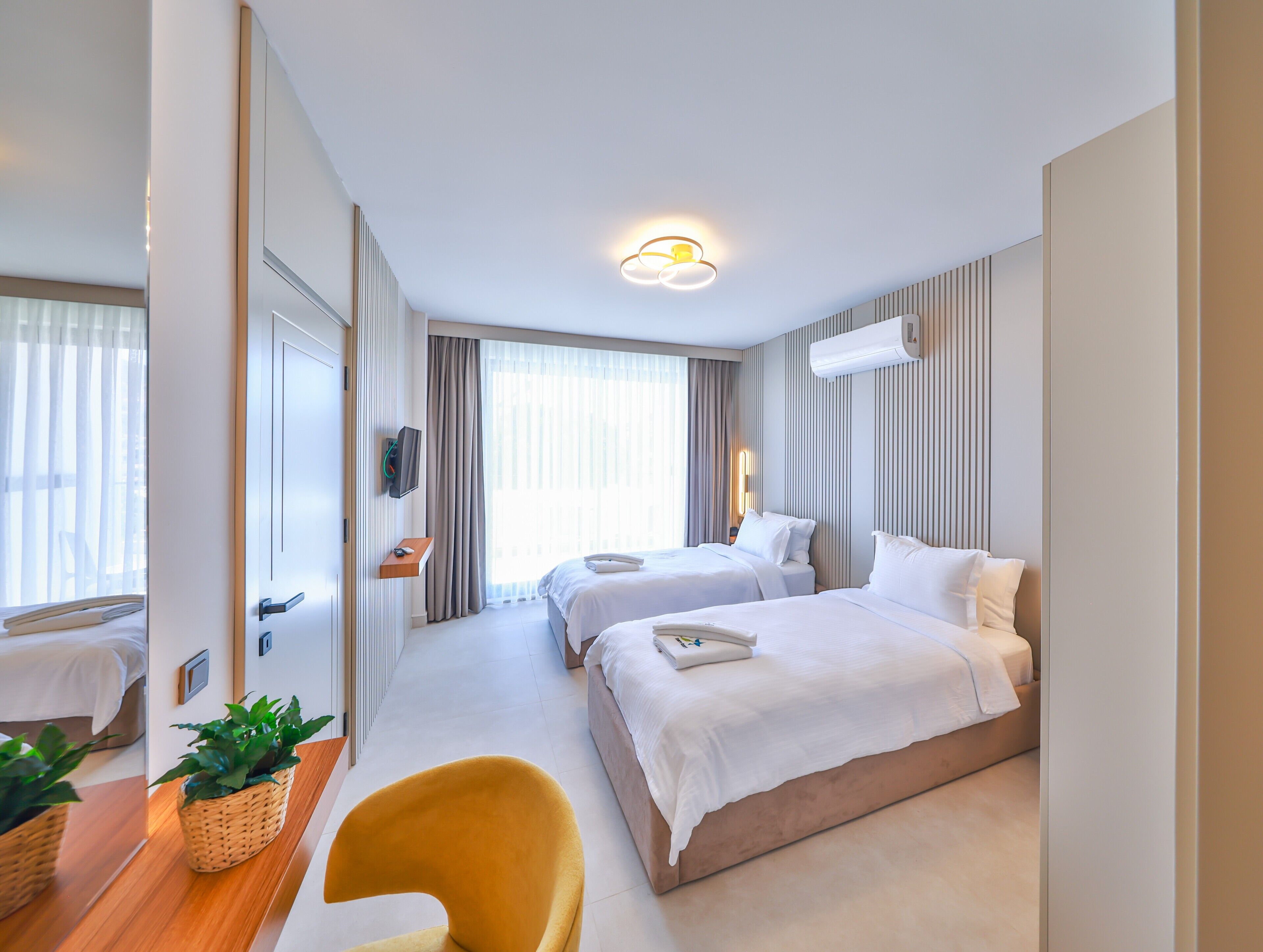 Appartement luxueux, 2 chambres | Minibar, bureau, literie fournie
