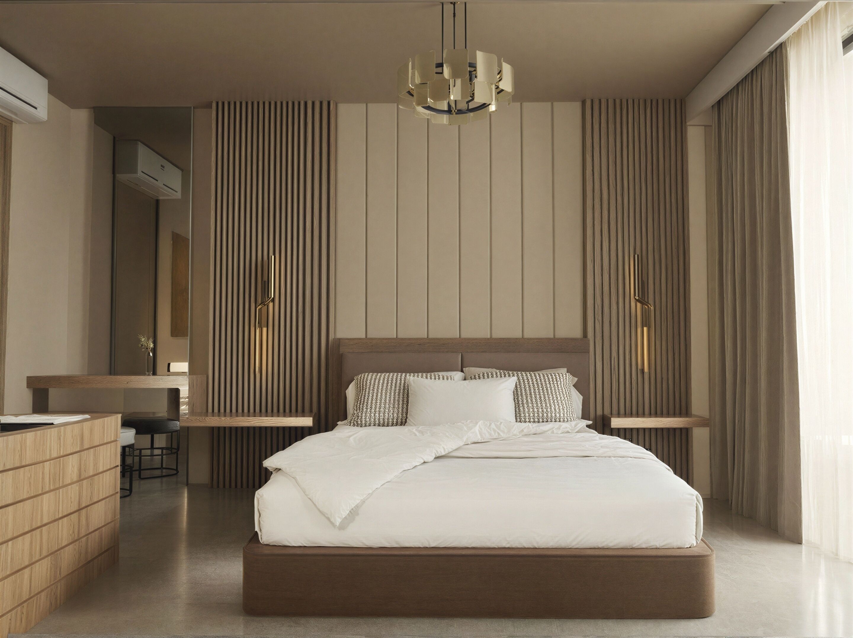 Luksusleilighet | Minibar, skrivebord og sengetøy