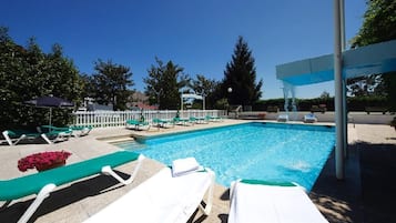 Seasonal outdoor pool