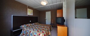 Free WiFi, bed sheets - Compostela Inn (Teo)