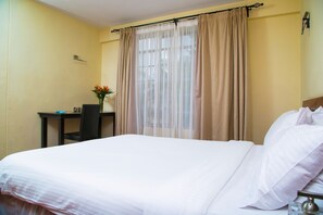 1 bedroom, premium bedding, in-room safe, desk