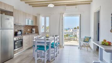 Apartment, 2 Bedrooms | In-room dining
