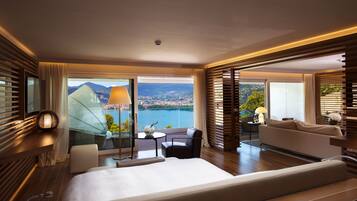 Premium-Suite, 1 King-Bett und Schlafsofa, Terrasse, Seeblick | Wohnbereich | LCD-Fernseher, Pay-TV