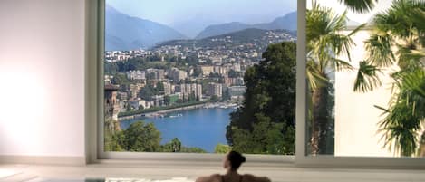 Couples treatment room(s), sauna, hot tub, steam room