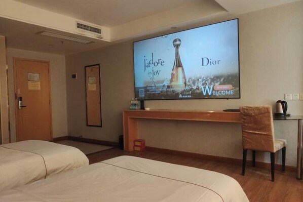 迷你吧、客房內保險箱、鬧鐘