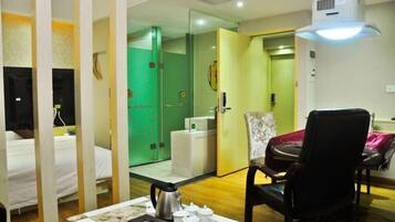Minibar, in-room safe, alarm clocks