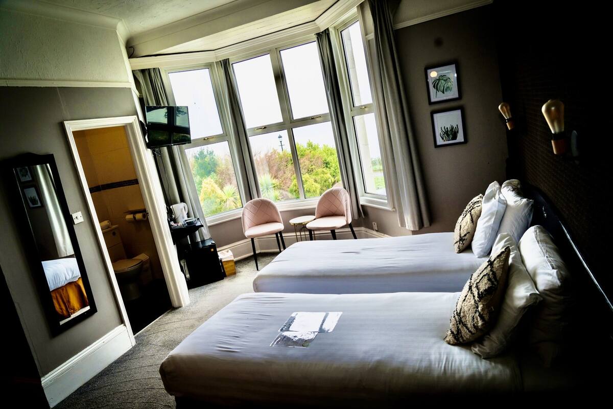 superior twin room, sea view | 1 bedroom, desk, laptop workspace, iron/ironing board