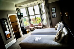 Signature Twin Room, Ensuite, Sea View | Desk, laptop workspace, iron/ironing board, WiFi