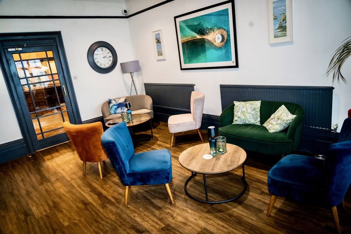 family double or twin room | lounge
