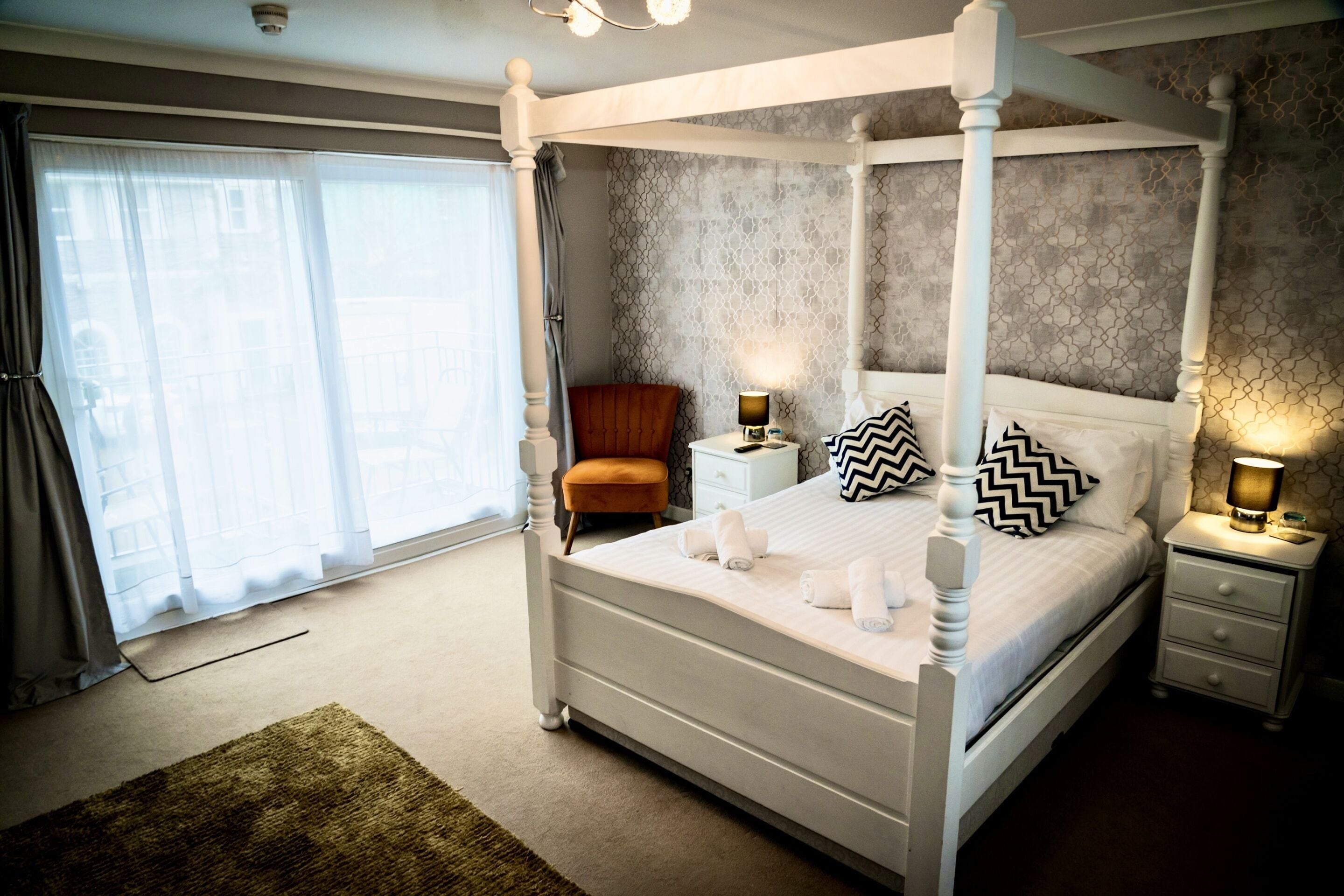 romantic double room, ensuite | 1 bedroom, desk, laptop workspace, iron/ironing board