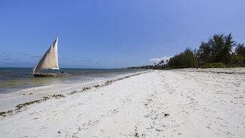 Accommodatie ligt op het strand, wit zand, massage op het strand