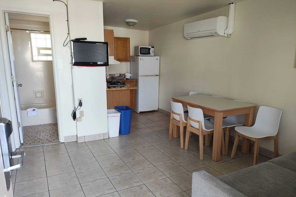 华丽客房, 多张床 (Three Room Efficiency (Type 7)) | 客房内保险箱、遮光窗帘、隔音、熨斗/熨板