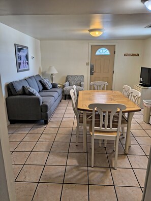 Luxury Suite, Multiple Beds (Type 8) | In-room safe, blackout drapes, soundproofing, iron/ironing board - Condor Motel (North Wildwood)