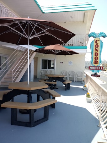 Luxury Suite, Multiple Beds (Type 8) | Exterior detail. Condor Motel