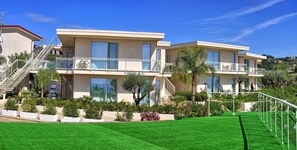 Exterior - Blue Bay Resort (Ricadi)