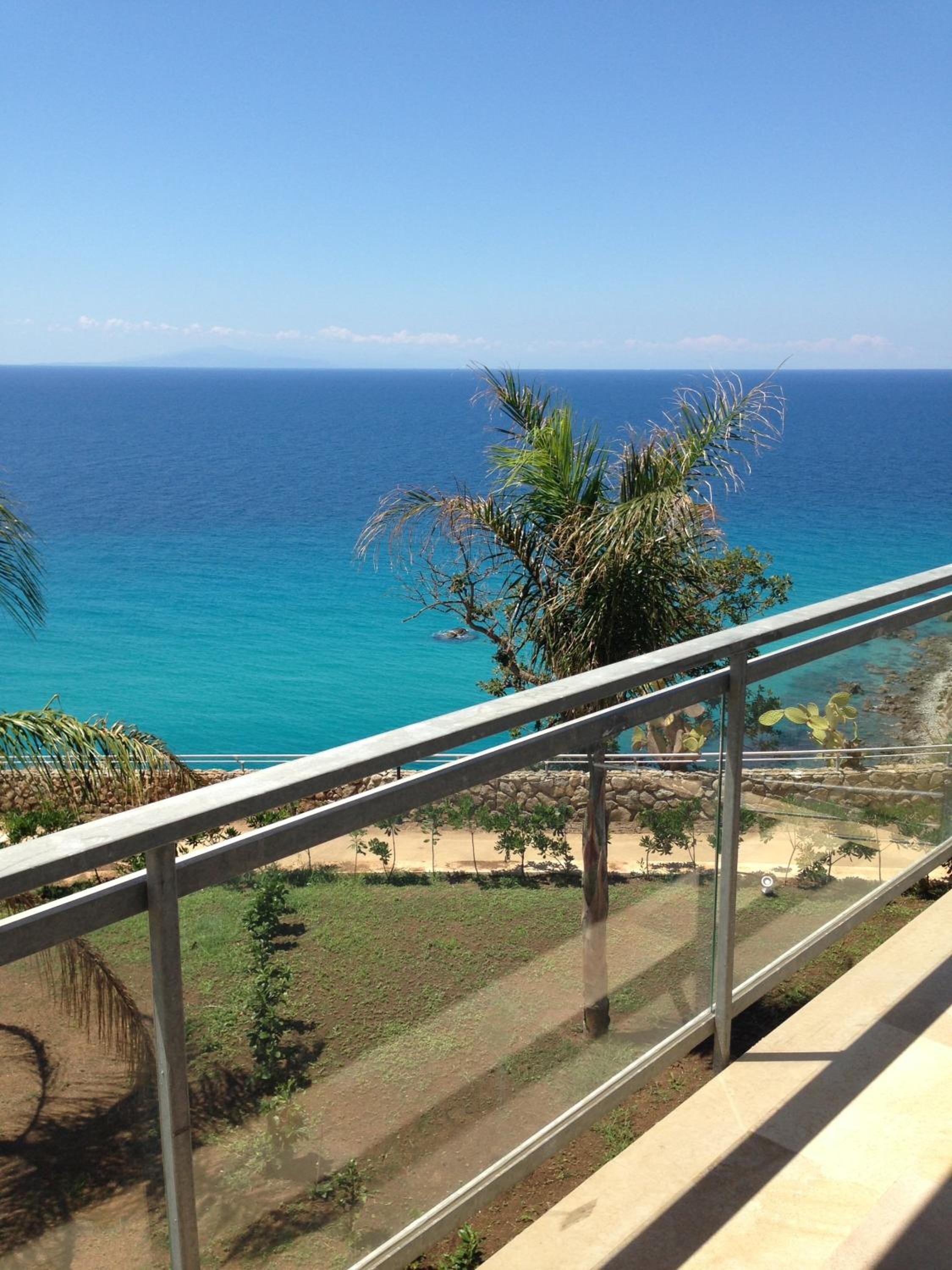 Beach nearby, white sand, free beach shuttle
