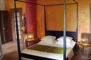 Vierbettzimmer | Individuell dekoriert, Schreibtisch, schallisolierte Zimmer