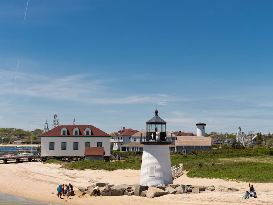 Beach nearby, sun-loungers, beach towels