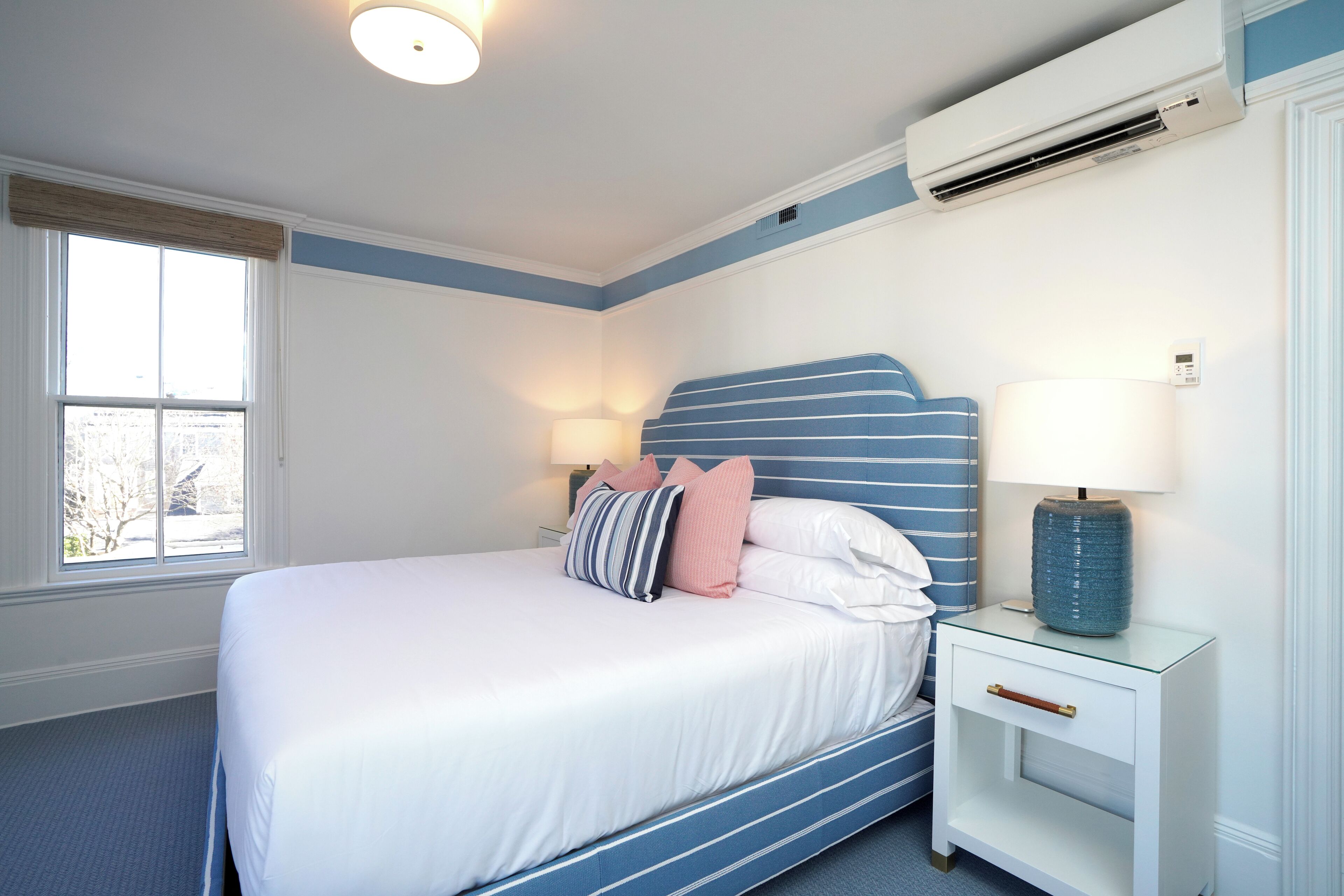 room, 1 king bed | premium bedding, blackout curtains, iron/ironing board, free wifi