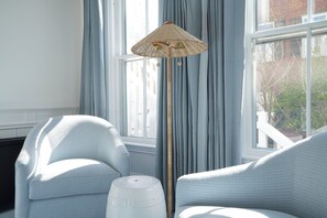 Ropa de cama de alta calidad y cortinas blackout