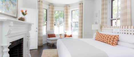Deluxe Room, 1 King Bed Accessible | Premium bedding, blackout drapes, iron/ironing board, WiFi (free)