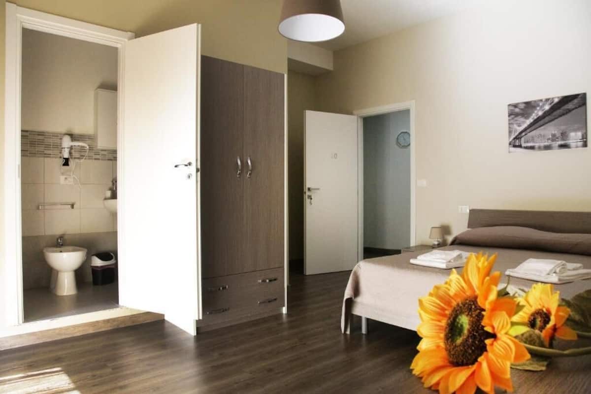 1 bedroom, desk, iron/ironing board, free WiFi