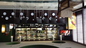 Bar (trong khuôn viên)