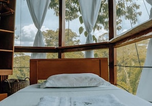 Treehouse 5-Bamboo House | 1 Schlafzimmer, individuell dekoriert, individuell eingerichtet