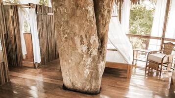 Treehouse 9-Serena | 1 makuuhuone, yksilöllisesti sisustettu, yksilöllisesti kalustettu