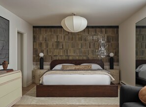 King Studio Suite | Premium bedding, memory-foam beds, desk, iron/ironing board - The Bow Hotel (Portsmouth)