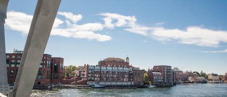 Vue sur la ville depuis lâhĂ©bergement