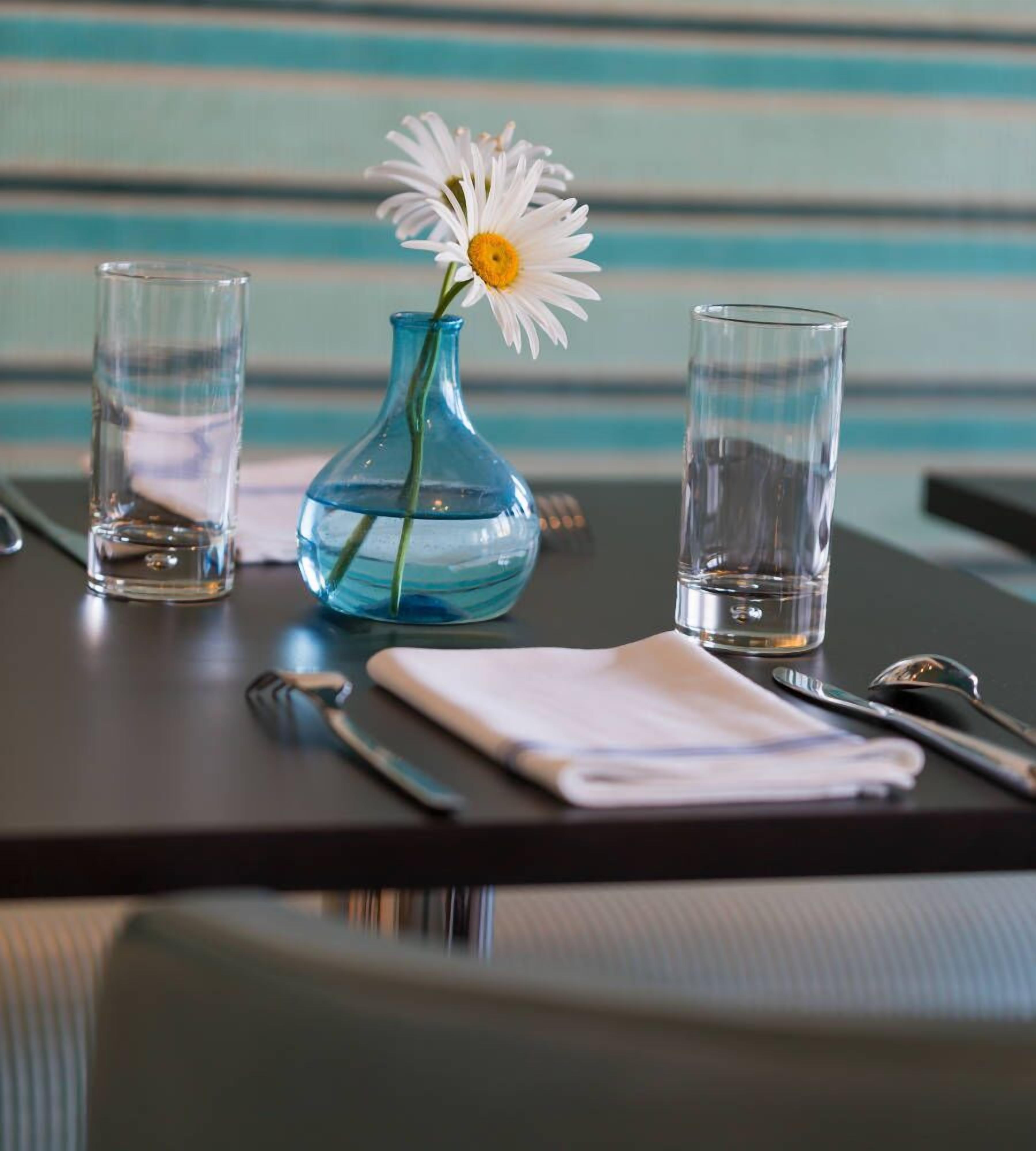 dinner served, local cuisine, pool views