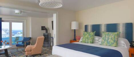 Suite, balcón, vista al océano | Sábanas de algodón egipcio y ropa de cama de alta calidad