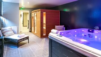 Indoor spa tub