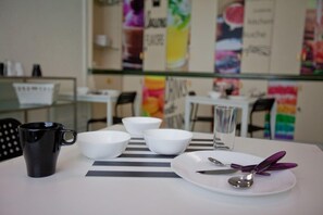 Daily continental breakfast (EUR 5 per person) - Tagus Royal Residence - Hostel (Lisbon)