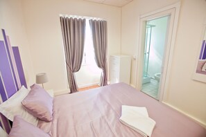 Double Room, Private Bathroom | Iron/ironing board, cribs/infant beds, free WiFi - Tagus Royal Residence - Hostel (Lisbon)