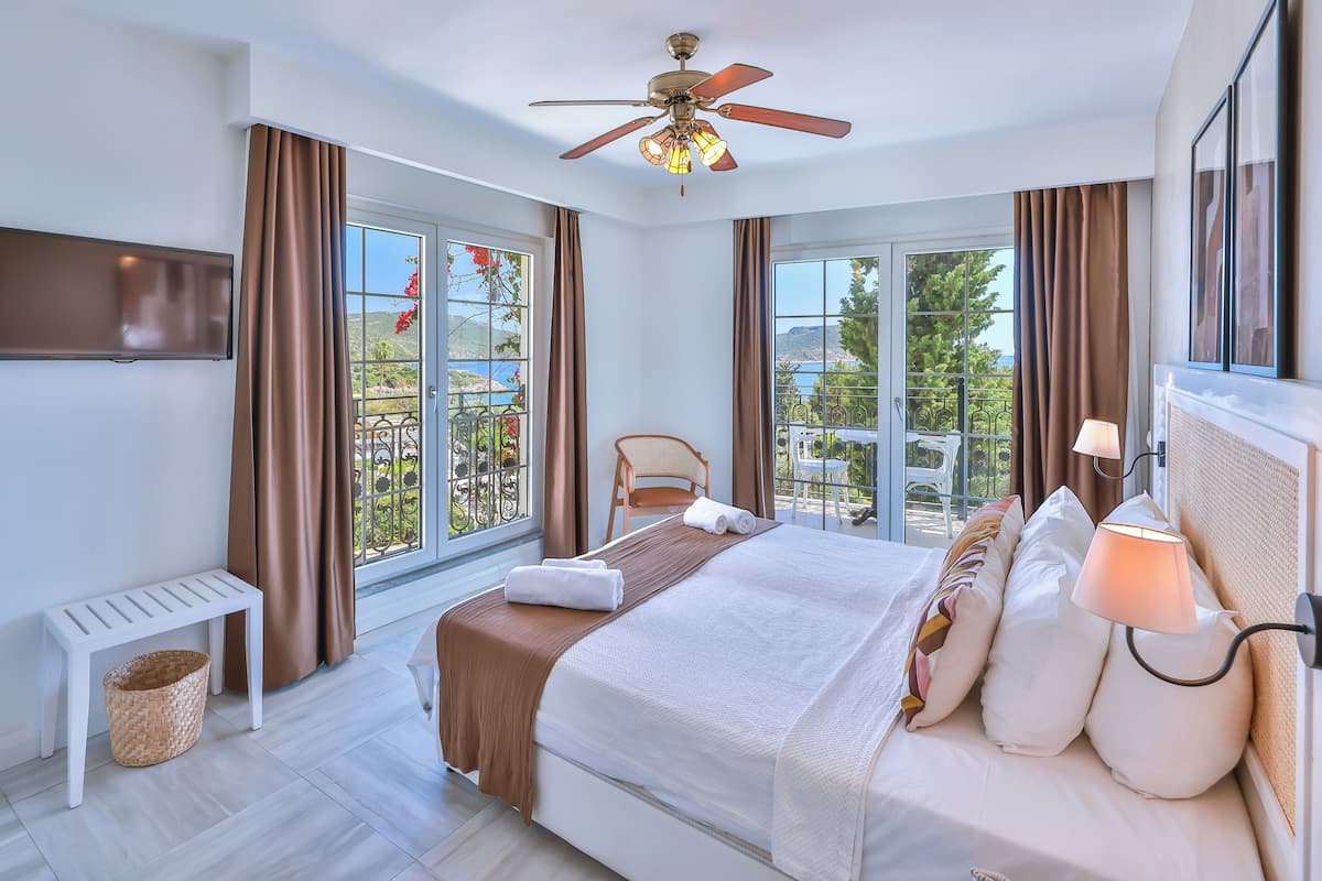 Sea View Room | Seprai premium, minibar, brankas, dan tirai kedap cahaya