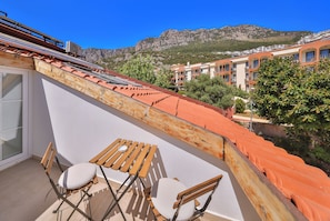 Rooftop Room with Mountain View | Terrace/patio