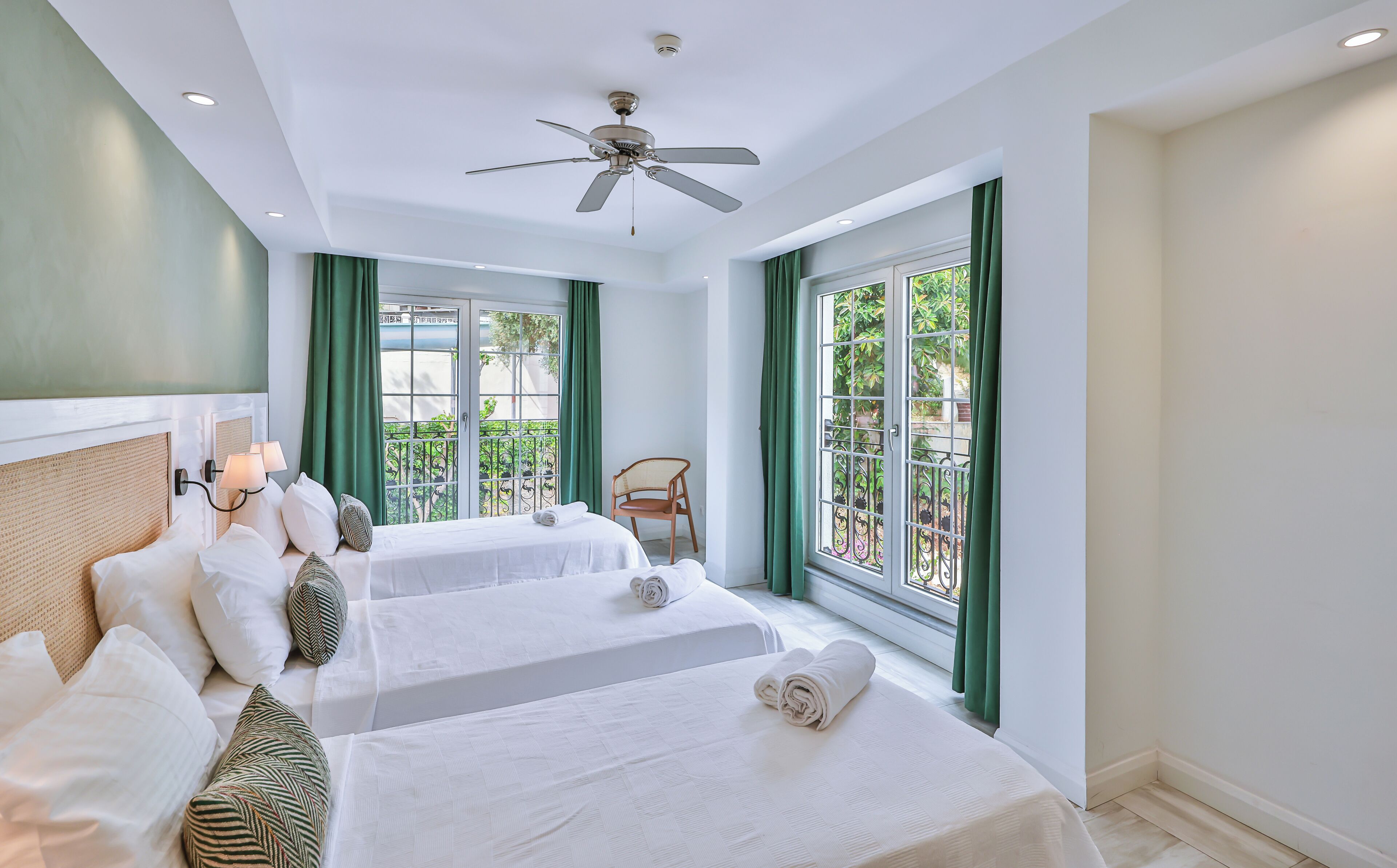 standard triple room | 1 bedroom, premium bedding, minibar, in-room safe