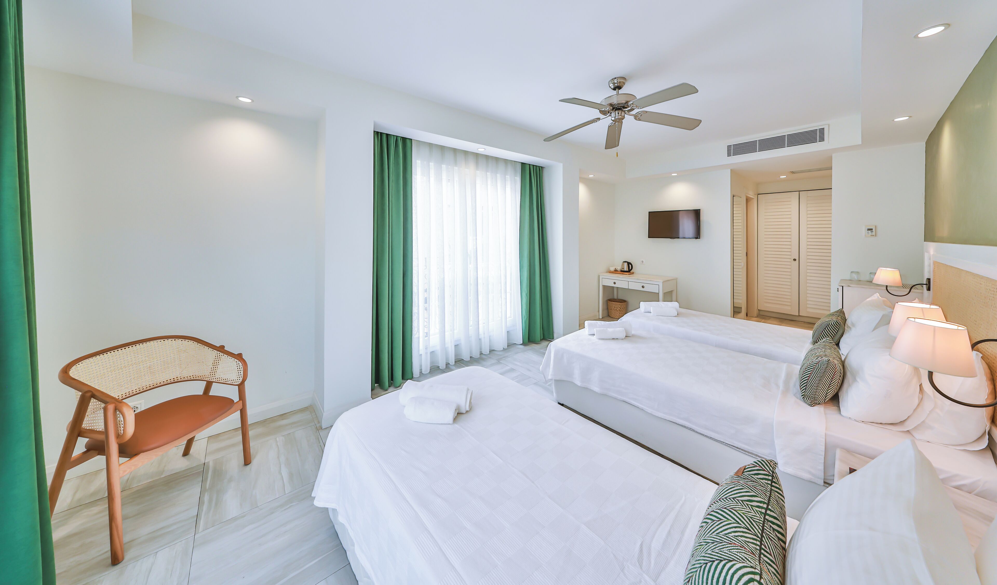standard triple room | 1 bedroom, premium bedding, minibar, in-room safe