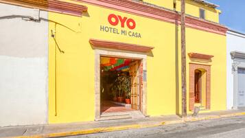 Vista frontal de la propiedad