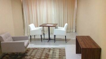 Deluxe Room | Living area | LCD TV