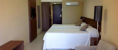 Habitació Deluxe | Caixa forta a l'habitació, escriptori i cortines opaques