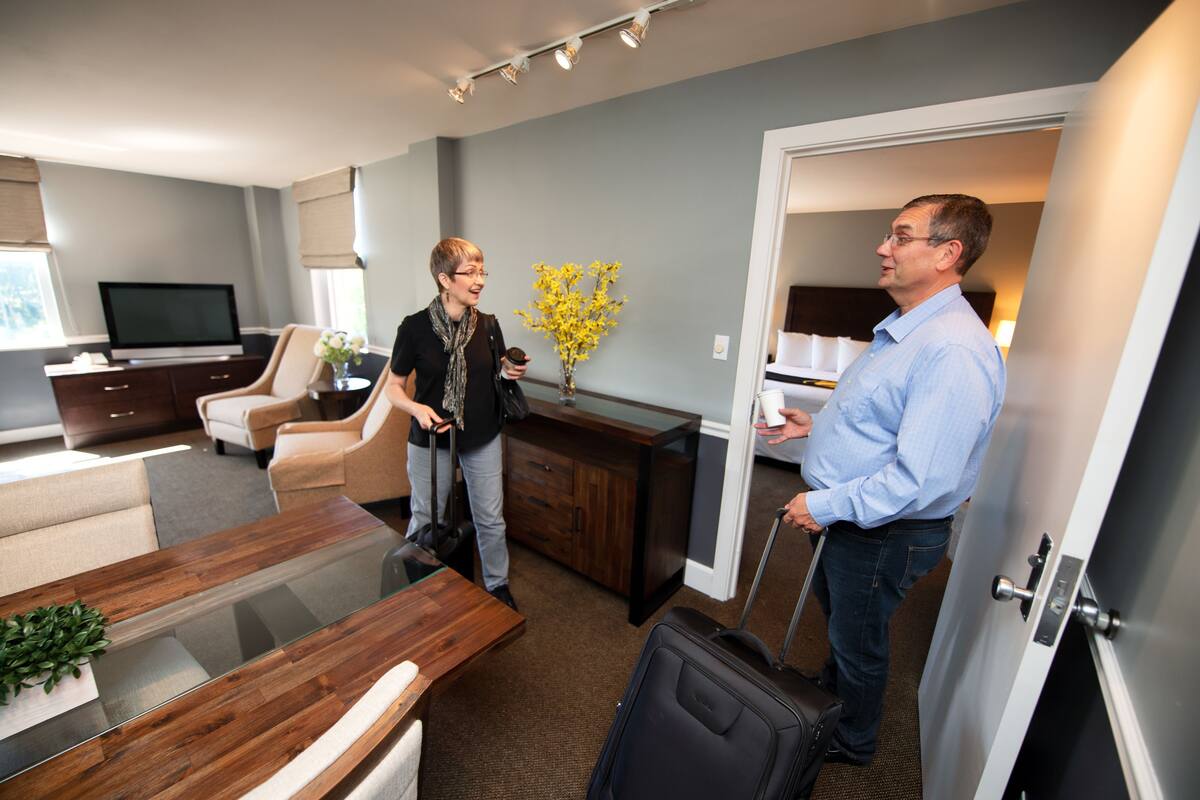 Business Suite, 2 Queen Beds | Hypo-allergenic bedding, desk, iron/ironing board, free cots/infant beds