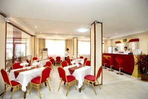 Se sirven desayunos, almuerzos y cenas