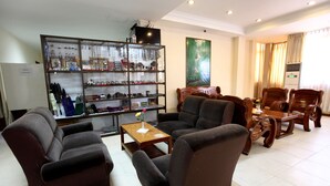 Lobby sitting area - Eden Palace Hotel (Yangon)