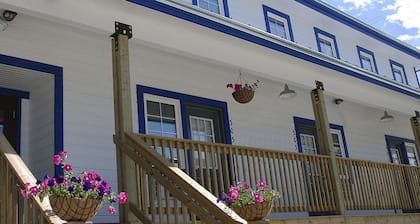 Triple J Hotel & Cabins