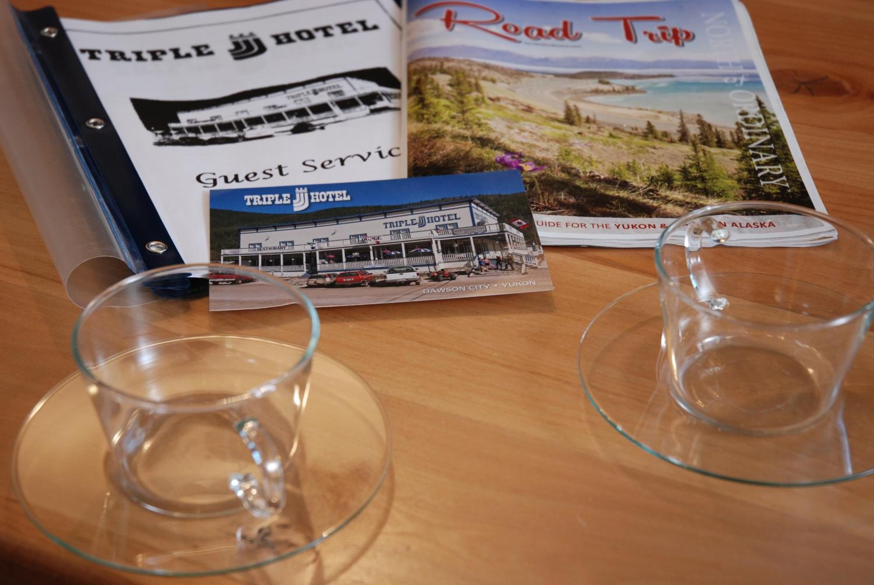 breakfast, lunch and dinner served