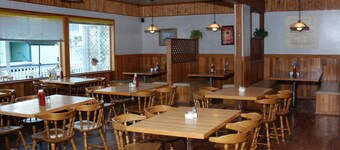 Triple J Hotel & Cabins