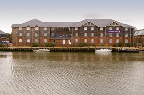 Exterior - Premier Inn Isle Of Wight - Newport (Newport)